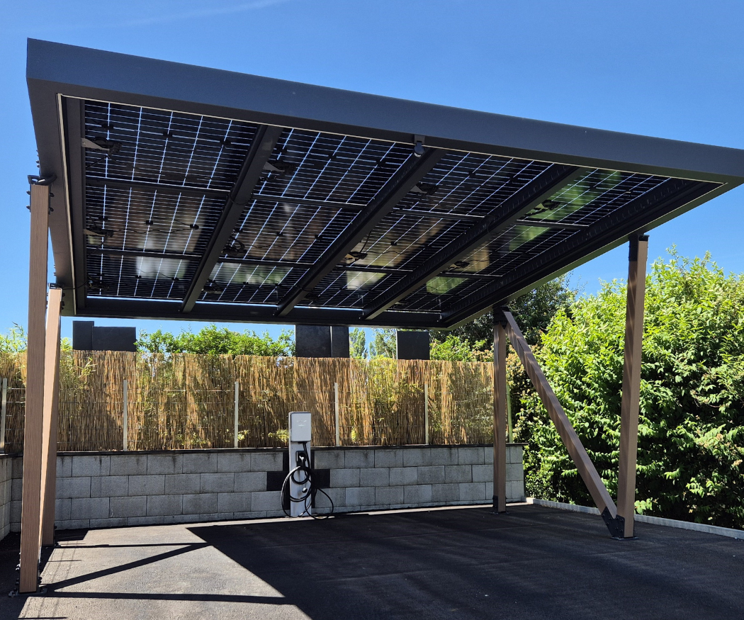 Zoom projet : carport solaire et borne de recharge à Misery-Courtion