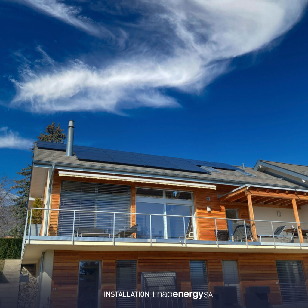 Panneaux photovoltaïques maison suisse toit haute gamme, conçus pour maximiser l'efficacité énergétique et réduire les coûts d'électricité. devis gratuit suisse romande Genève, Lausanne, Fribourg Neuchâtel Yverdon-les-Bains Sion Montreux Vevey