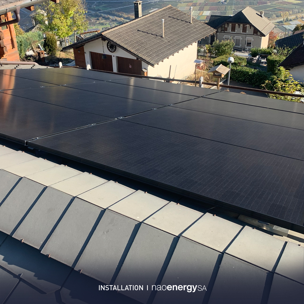 Panneaux photovoltaïques pour domicile, conçus pour maximiser l'efficacité énergétique et réduire les coûts d'électricité. Installation disponible dans les principales villes de Suisse romande, notamment Genève, Lausanne, Fribourg, Neuchâtel, Yverdon-les-Bains, Sion, Montreux et Vevey.