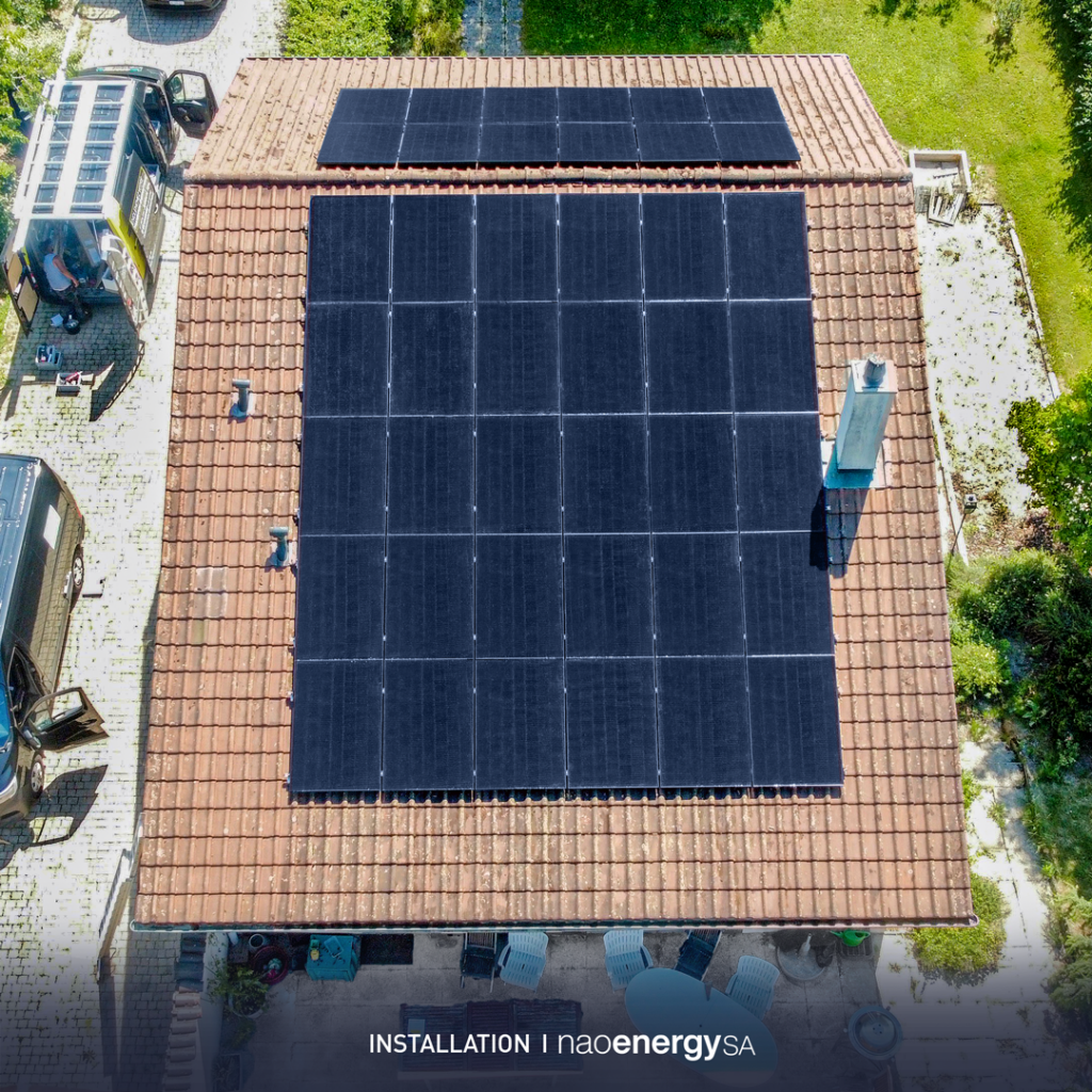 Panneaux photovoltaïques maison suisse toit haute gamme, conçus pour maximiser l'efficacité énergétique et réduire les coûts d'électricité. devis gratuit suisse romande Genève, Lausanne, Fribourg Neuchâtel Yverdon-les-Bains Sion Montreux Vevey