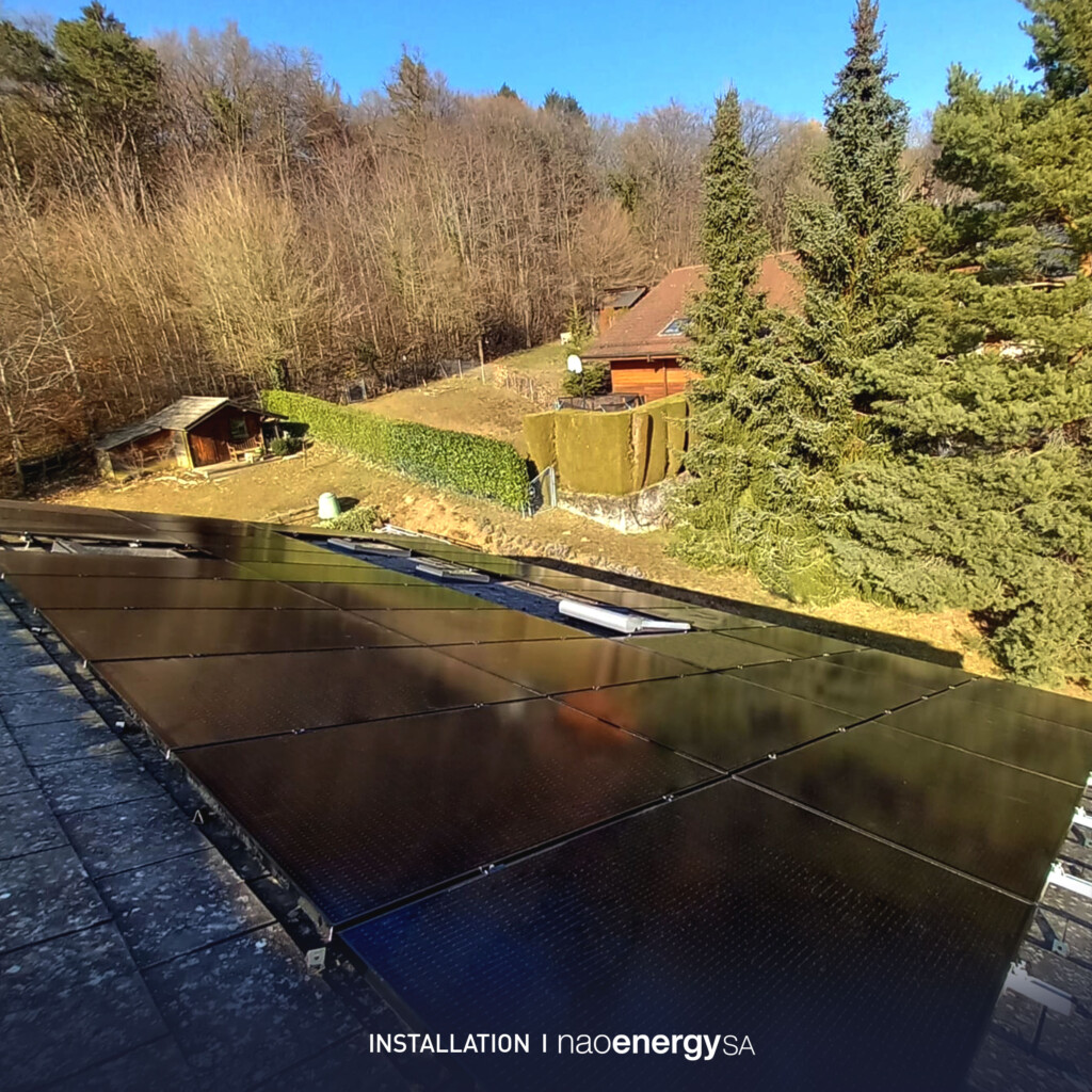 Panneaux photovoltaïques maison suisse toit haute gamme, conçus pour maximiser l'efficacité énergétique et réduire les coûts d'électricité. devis gratuit suisse romande Genève, Lausanne, Fribourg Neuchâtel Yverdon-les-Bains Sion Montreux Vevey