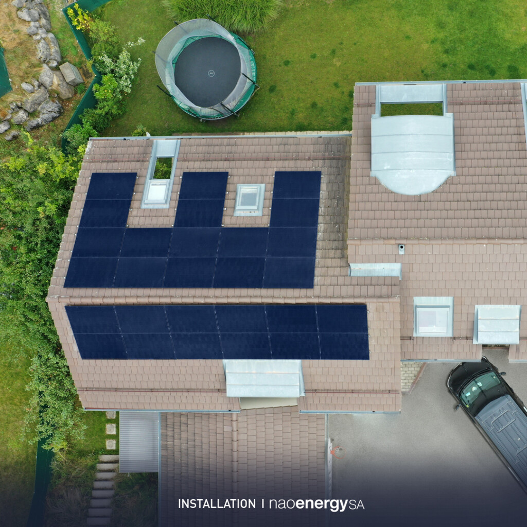 Panneaux photovoltaïques pour domicile, conçus pour maximiser l'efficacité énergétique et réduire les coûts d'électricité. Installation disponible dans les principales villes de Suisse romande, notamment Genève, Lausanne, Fribourg, Neuchâtel, Yverdon-les-Bains, Sion, Montreux et Vevey.