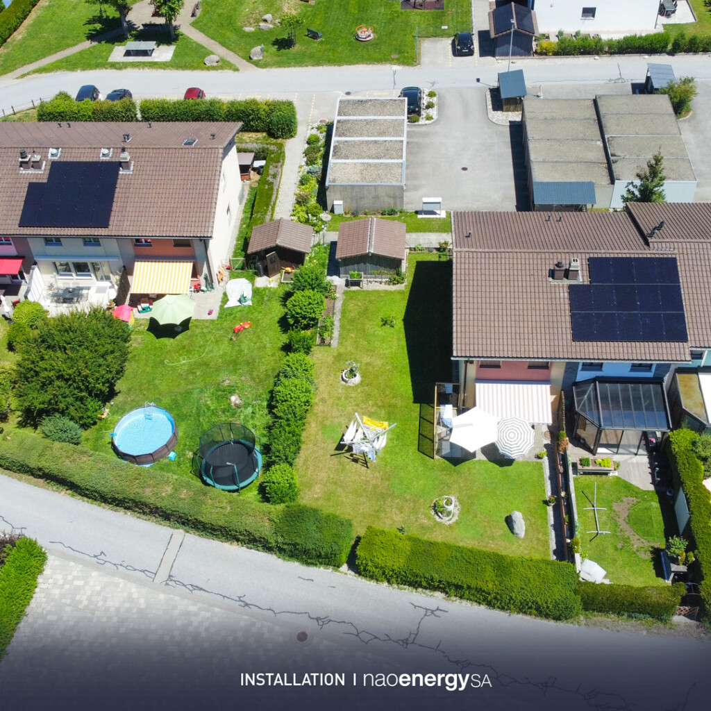 Panneaux photovoltaïques maison suisse toit haute gamme, conçus pour maximiser l'efficacité énergétique et réduire les coûts d'électricité. devis gratuit suisse romande Genève, Lausanne, Fribourg Neuchâtel Yverdon-les-Bains Sion Montreux Vevey