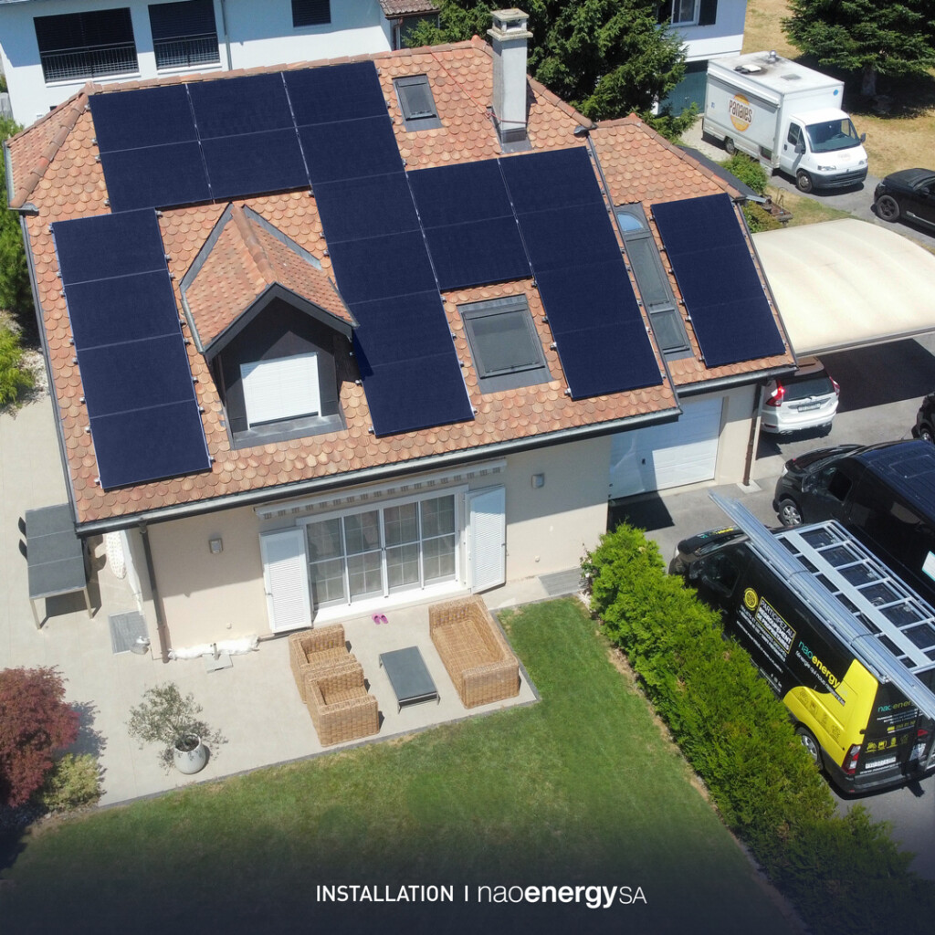 Panneaux photovoltaïques maison suisse toit haute gamme, conçus pour maximiser l'efficacité énergétique et réduire les coûts d'électricité. devis gratuit suisse romande Genève, Lausanne, Fribourg Neuchâtel Yverdon-les-Bains Sion Montreux Vevey