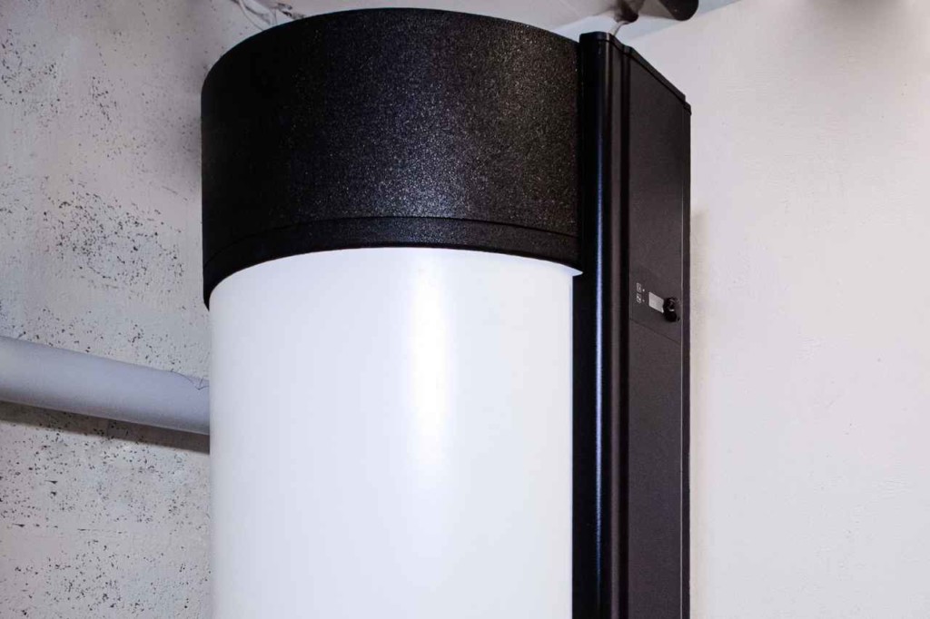Boiler thermodynamique Buderus BW 270 de 258 litres installé à Gilly