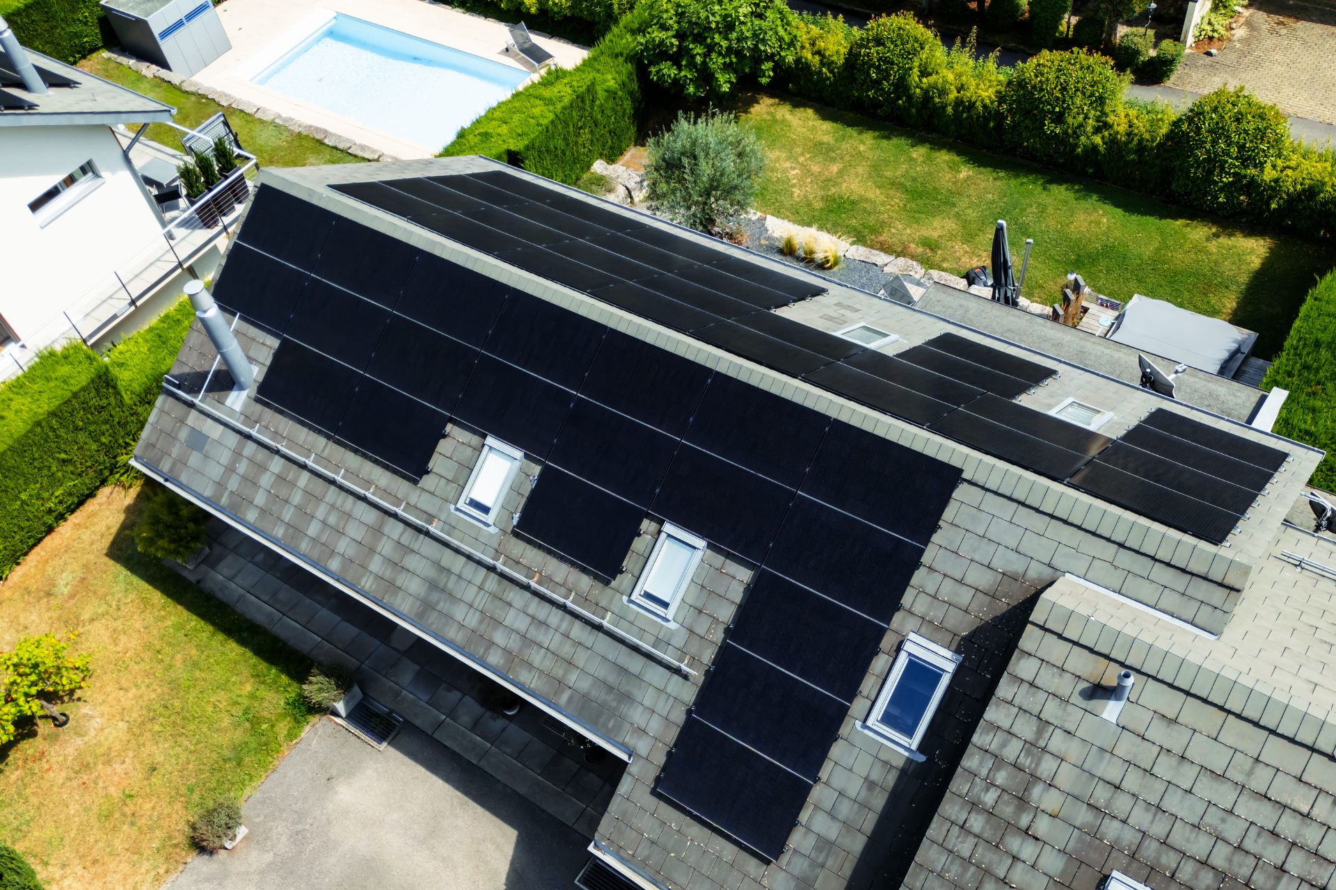 Maison équipée de panneaux solaires subventionnés en Suisse romande