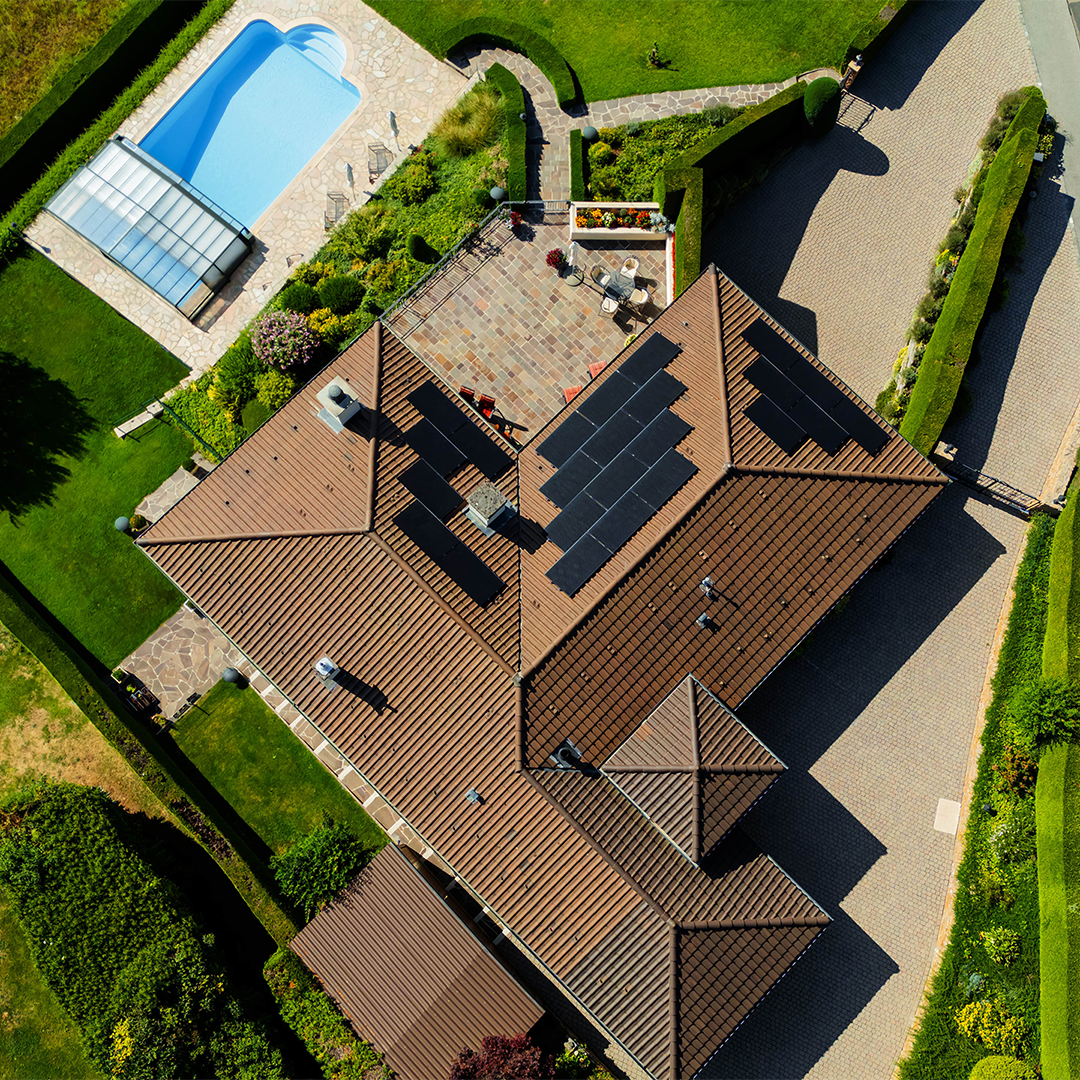 installation de panneaux photovoltaïque sur toit par naoenergy villa suisse