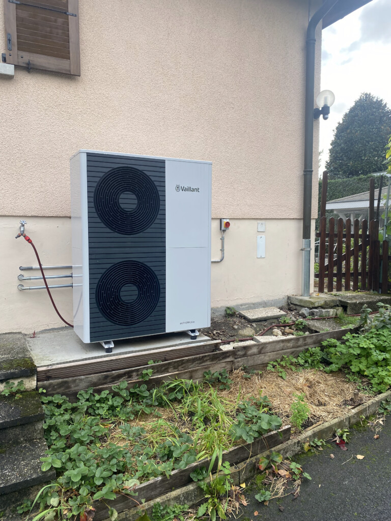 Pompe à chaleur 1air eau dans une maison du canton de Genève