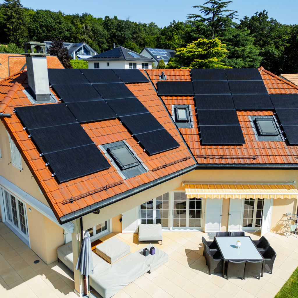 installation photovoltaïque sur toit en suisse