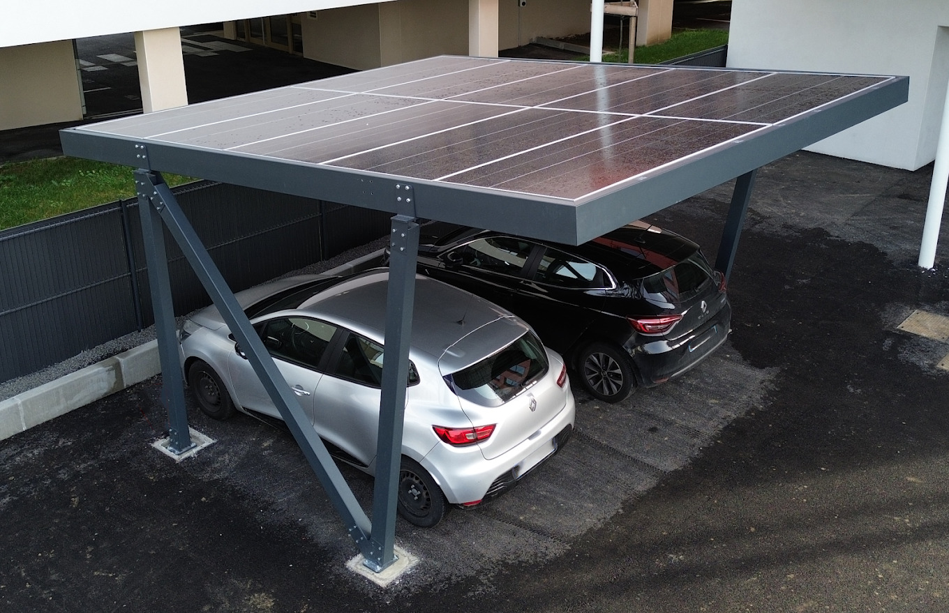 Réalisation de carport solaire naoenergy en Suisse romande