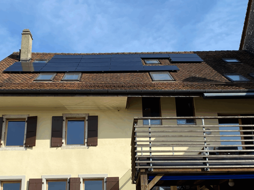 Installation panneaux solaires et pompe a chaleur naoenergy