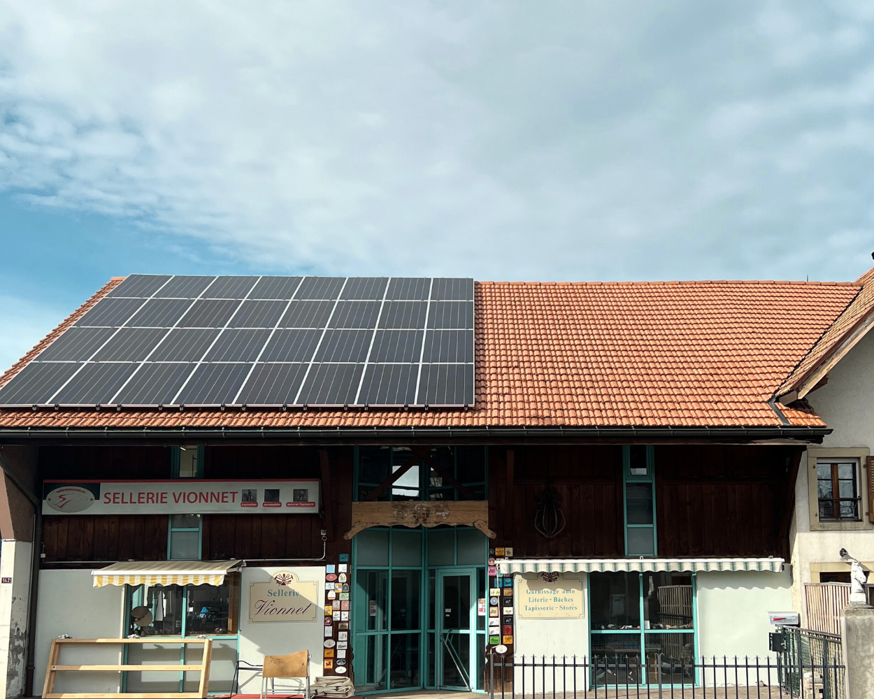 Zoom projet : une sellerie fribourgeoise équipée de 32 panneaux photovoltaïques