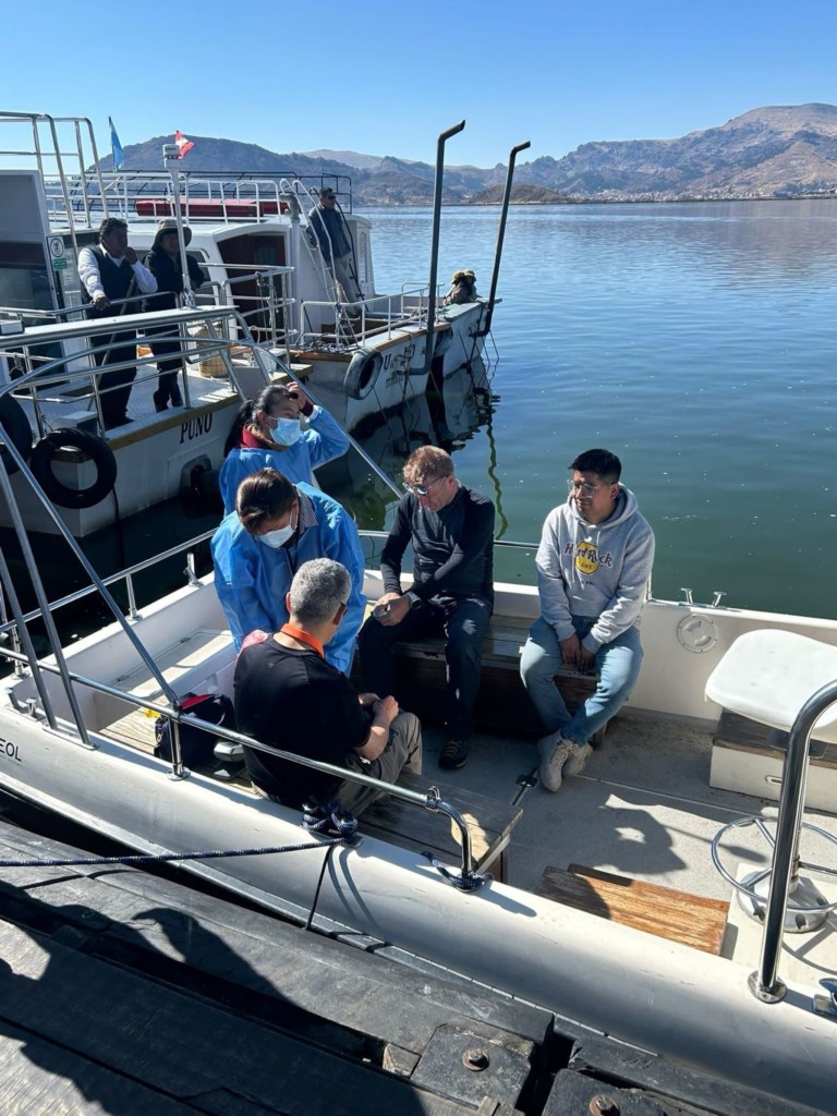 PlanetSolar II sur le Lac Titicaca