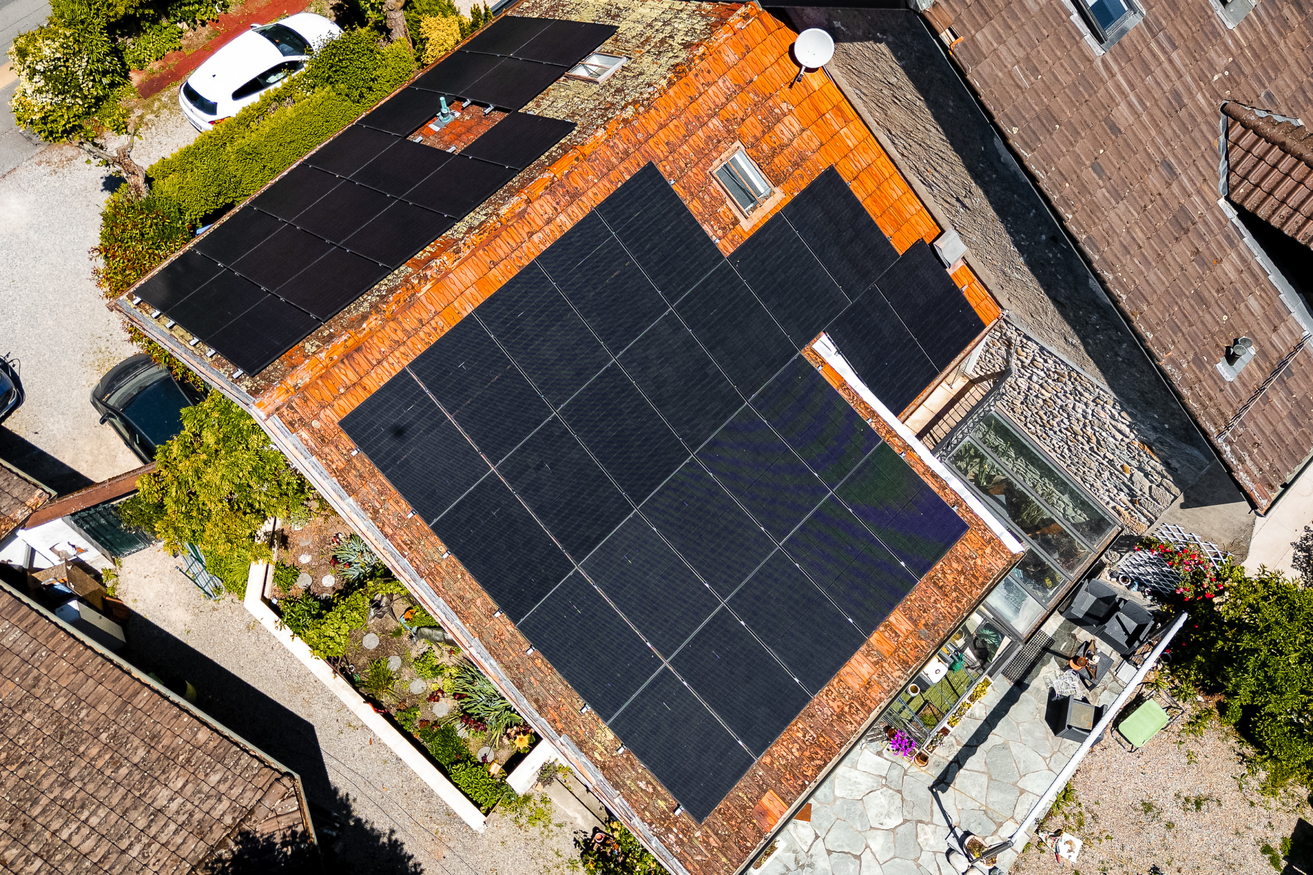 une installation solaire réalisée par naoenergy dans le canton de Genève