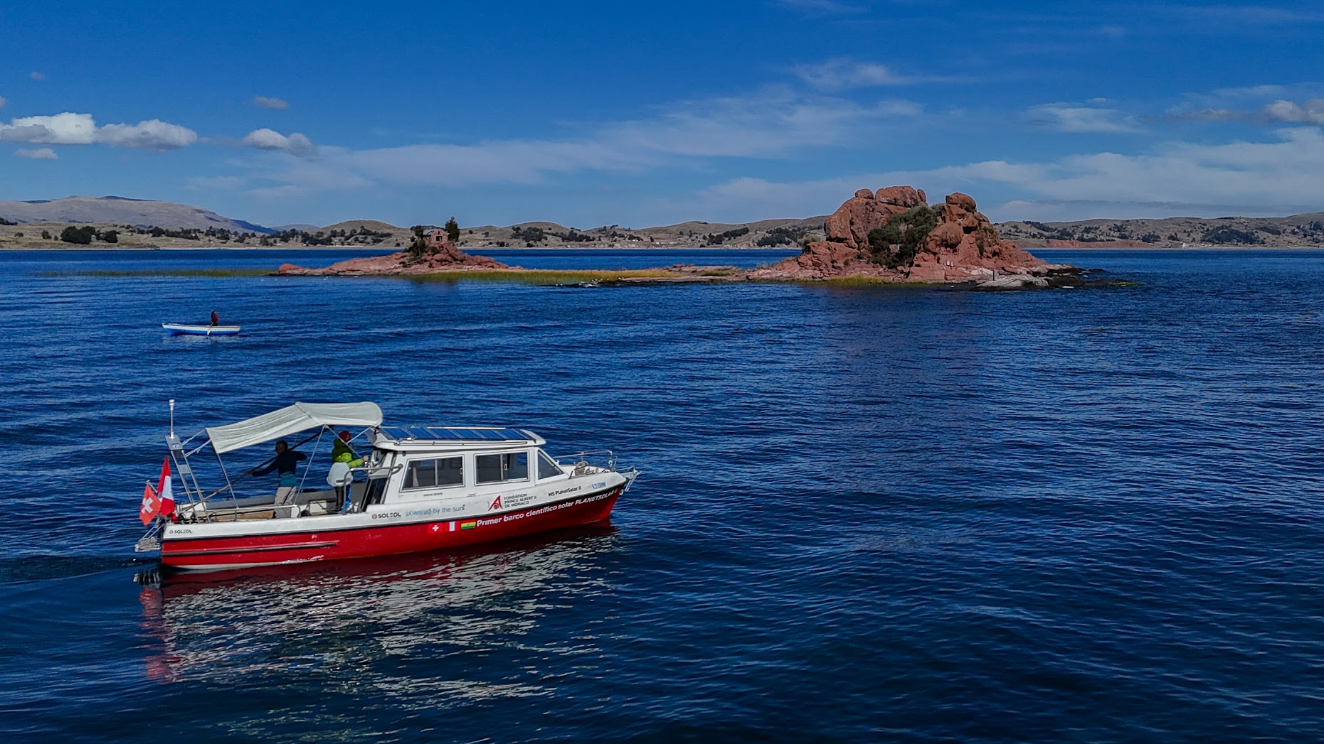 Raphaël Domjan et PlanetSolar II bouclent la première traversée du lac Titicaca à l’énergie solaire