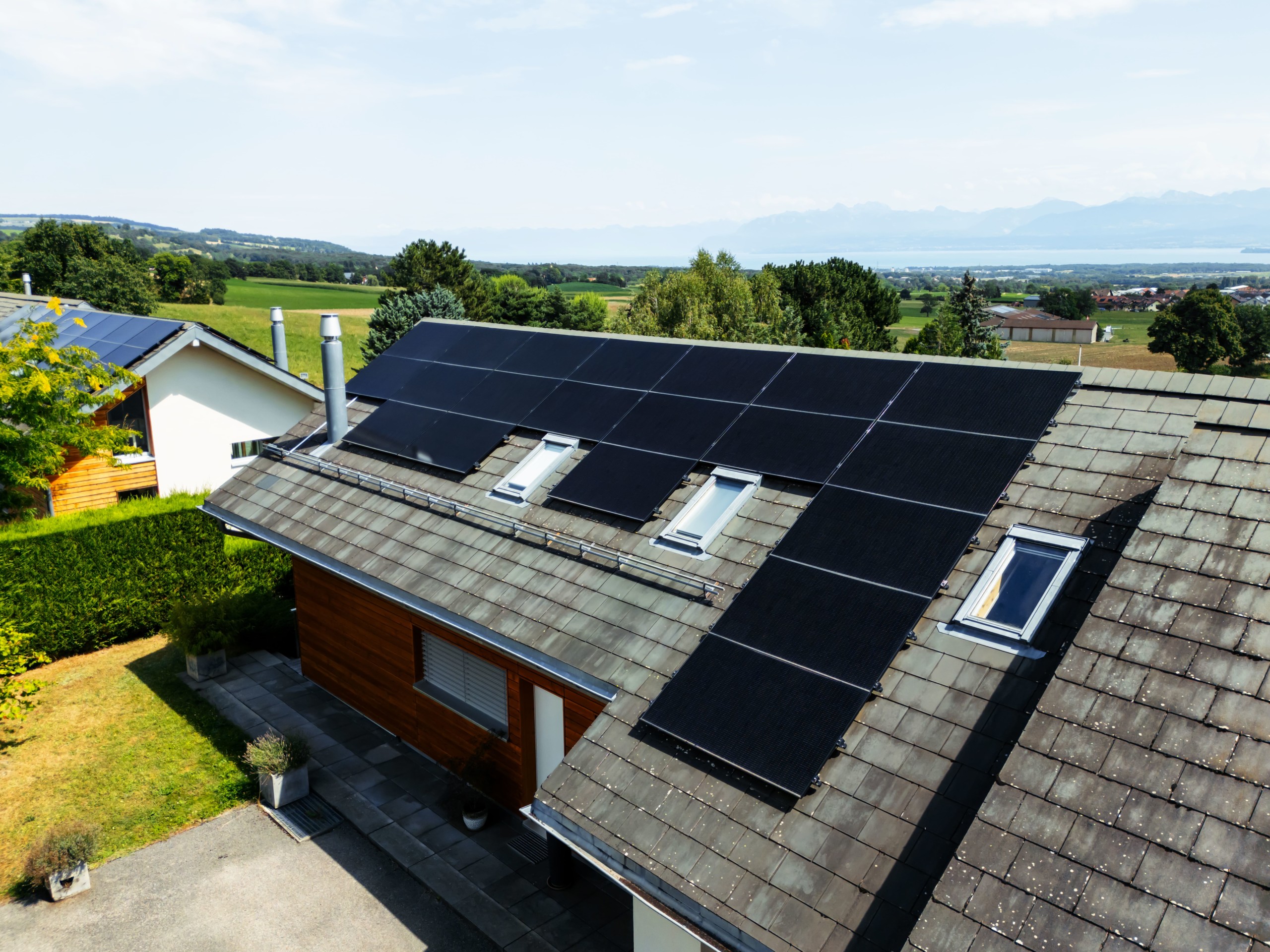 Panneaux solaires en Suisse : rentabilité, coût et aides 2025