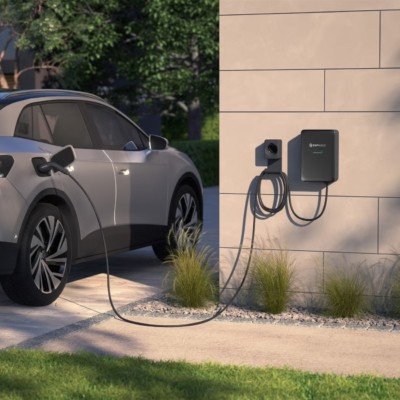 borne de recharge Enphase pour véhicule électrique installée par naoenergy
