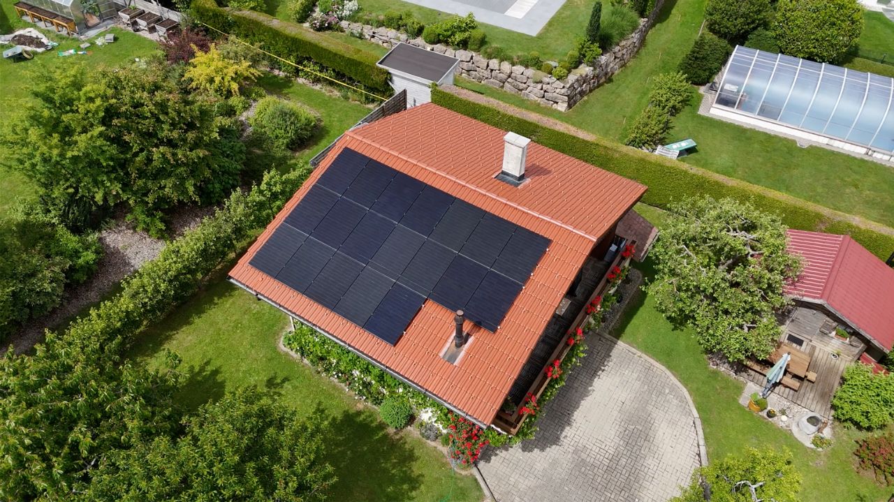 Zoom projet : installation pompe à chaleur et panneaux solaires à Savigny, dans le canton de Vaud
