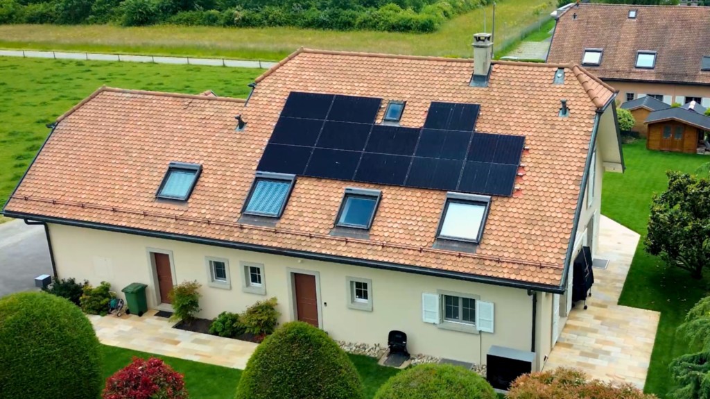 panneaux solaires photovoltaïques et injection électricité solaire dans le réseau