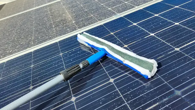 Nettoyage de panneaux solaires par Zen Energie Services
